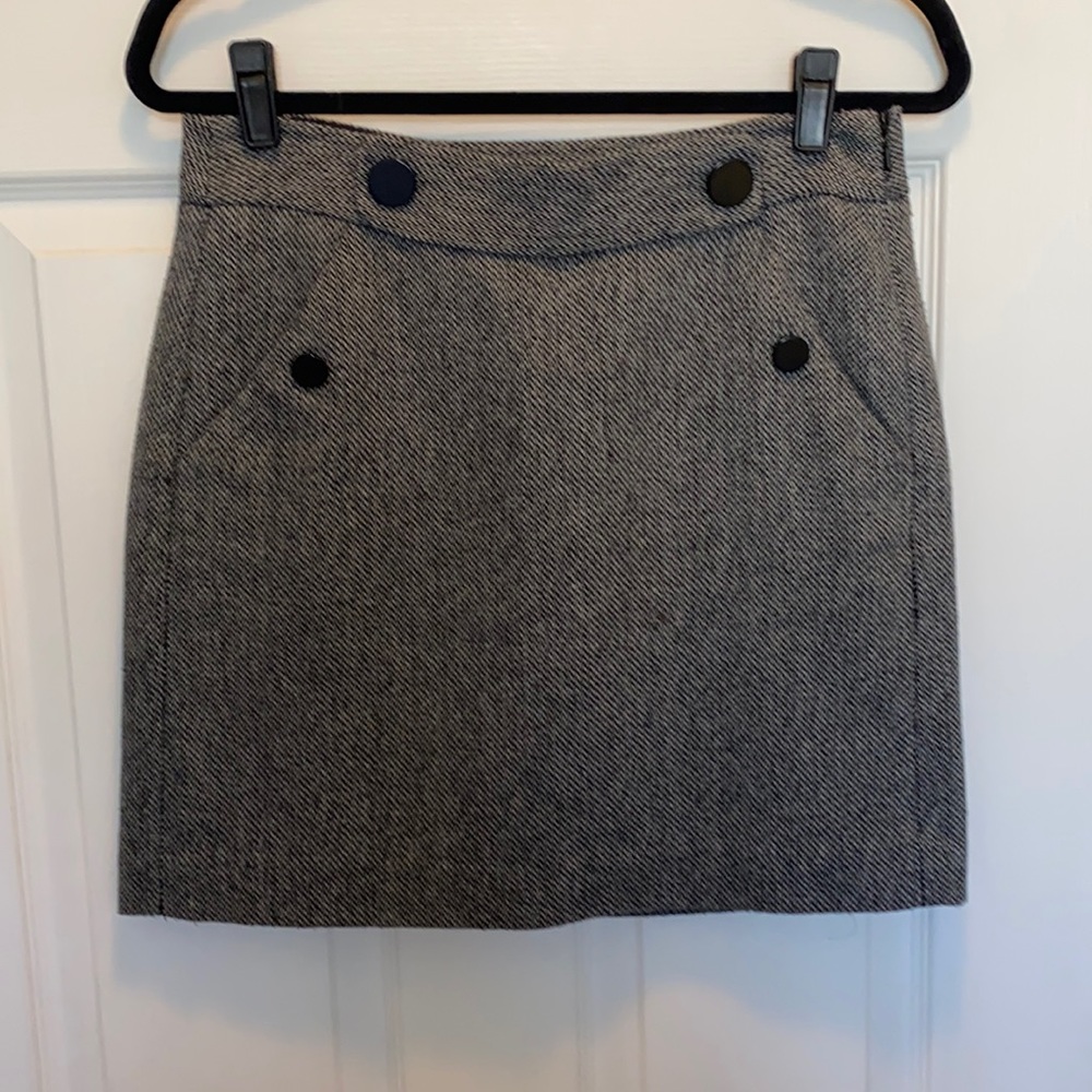 Loft gray skirt with pockets